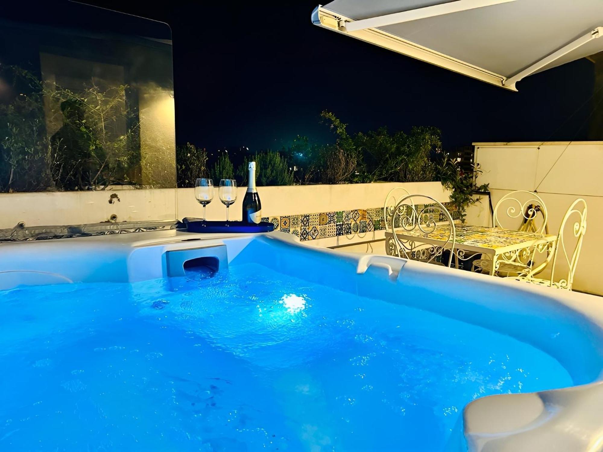 "Bea'S Terrace" - Private Jacuzzi And Panoramic Rooftop In The City Centre Cagliari Exterior photo