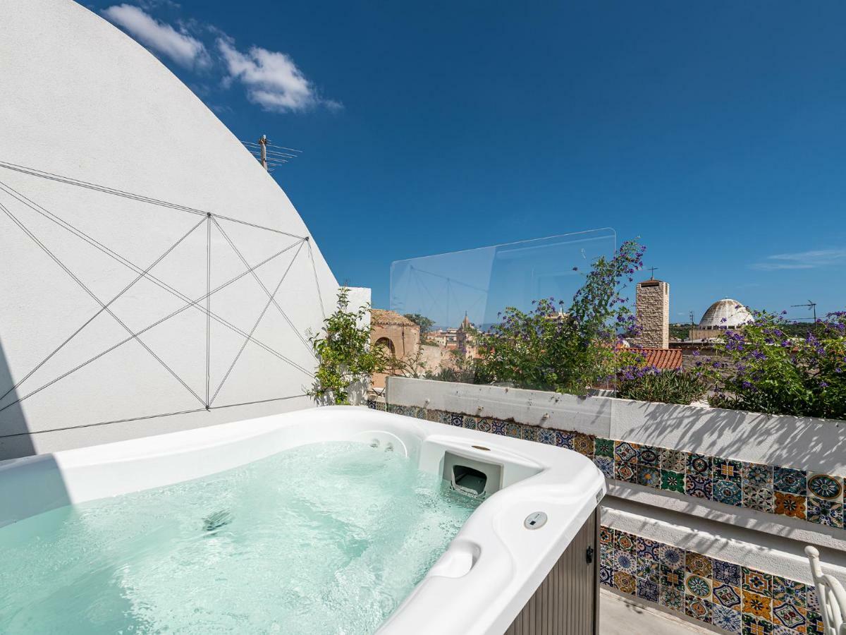 "Bea'S Terrace" - Private Jacuzzi And Panoramic Rooftop In The City Centre Villa Cagliari Exterior photo